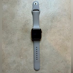 Apple Watch Series 5 (GPS, 40MM) Stainless Steel & Ceramic Case Sapphire Crystal